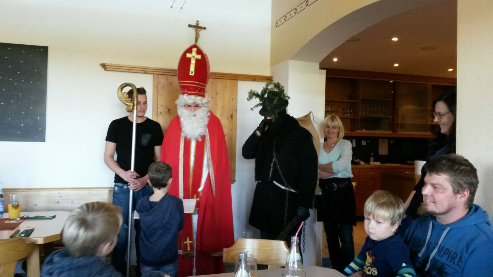 Nikolausfeier der Jugend im Jahr 2015 Nikolausfeier der Jugend 2015